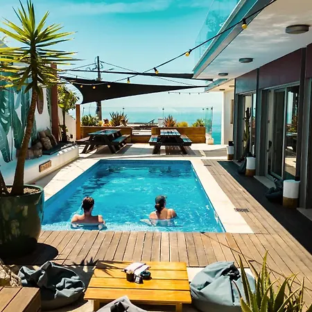 Hostel The Salty Surf & Yoga Ericeira