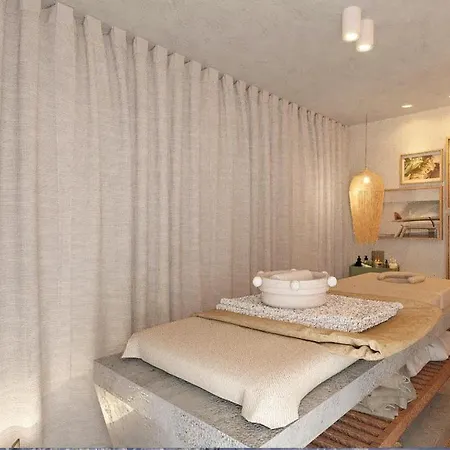 Хостел The Salty Surf & Yoga *