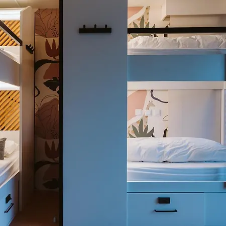 Хостел The Salty Surf & Yoga