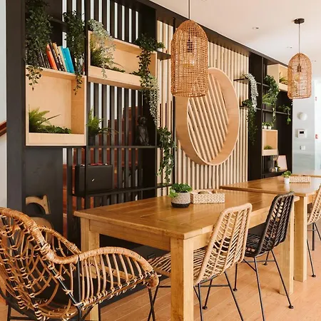 Хостел The Salty Surf & Yoga *