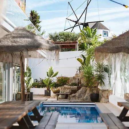 Hostel The Salty Pelican Yoga & Surf Retreat