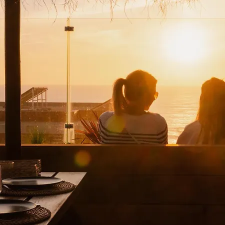 The Salty Surf & Yoga Хостел Эрисейра