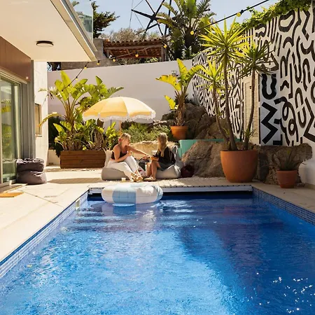Hostel The Salty Surf & Yoga Ericeira