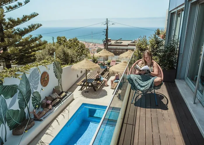 The Salty Surf & Yoga Hostel Ericeira