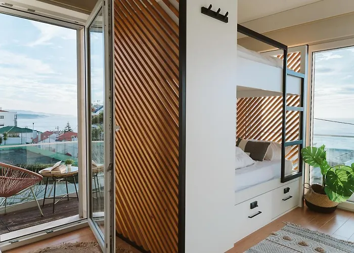 Hostel The Salty Surf & Yoga Ericeira